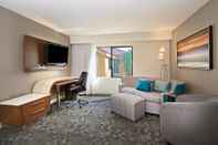 Common Space Courtyard by Marriott Palm Desert