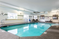 Swimming Pool Comfort Suites Columbia River