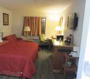 Bedroom 3 American Inn and Suites Ionia