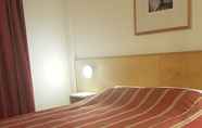 Kamar Tidur 2 St Giles Heathrow Hotel