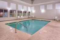 Swimming Pool La Quinta Inn & Suites by Wyndham O'Fallon, IL - St. Louis