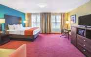 Bedroom 2 La Quinta Inn & Suites by Wyndham O'Fallon, IL - St. Louis