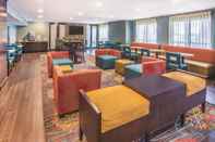 Bar, Cafe and Lounge La Quinta Inn & Suites by Wyndham O'Fallon, IL - St. Louis