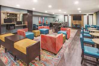 Lobi 4 La Quinta Inn & Suites by Wyndham O'Fallon, IL - St. Louis