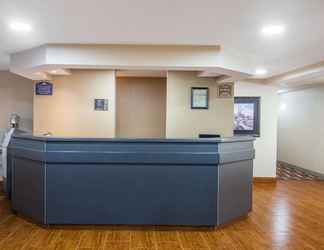 Lobi 2 Microtel Inn & Suites by Wyndham Appleton