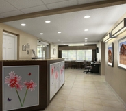 Lobby 2 Microtel Inn By Wyndham Mineral Wells/Parkersburg