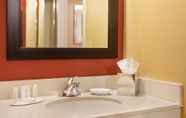 In-room Bathroom 3 Courtyard by Marriott Hartford Manchester