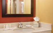 In-room Bathroom 3 Courtyard by Marriott Hartford Manchester