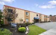 Exterior 3 Travelodge by Wyndham Cleveland Lakewood