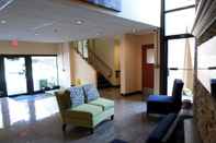 Lobby Travelodge by Wyndham Cleveland Lakewood