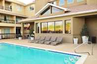 Swimming Pool Country Inn & Suites by Radisson, Fort Worth West l-30 NAS JRB