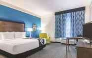 Bedroom 2 La Quinta Inn & Suites by Wyndham Orlando UCF