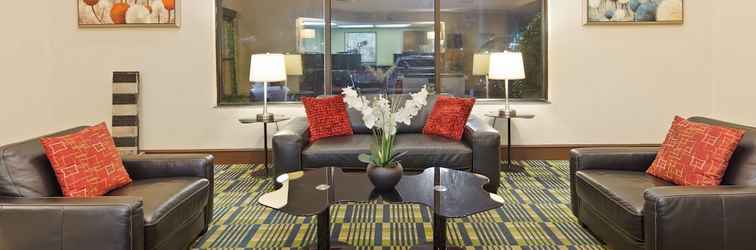 Lobby SureStay Plus Hotel by Best Western Roanoke Rapids I-95