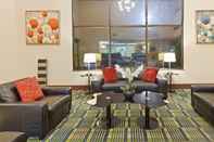 Sảnh chờ SureStay Plus Hotel by Best Western Roanoke Rapids I-95