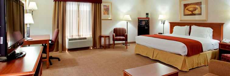 Bedroom Seasons Inn & Suites Highland