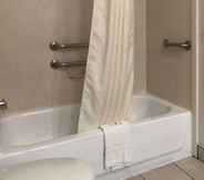 In-room Bathroom 3 Quality Inn & Suites Denver International Airport