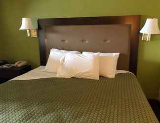 Bedroom 2 Americas Best Value Inn & Suites Warsaw