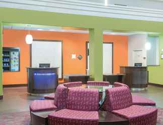 Lobby 2 La Quinta Inn & Suites by Wyndham Conference Center Prescott