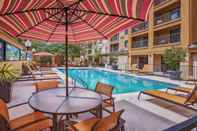 Kolam Renang Courtyard by Marriott North Charleston Airport/Coliseum