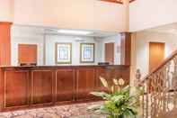 Lobby Comfort Inn & Suites Patriots Point
