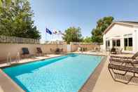 Swimming Pool Hilton Garden Inn Roseville