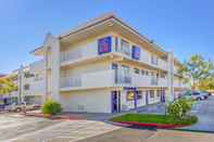 Bên ngoài Motel 6 Phoenix, AZ - West