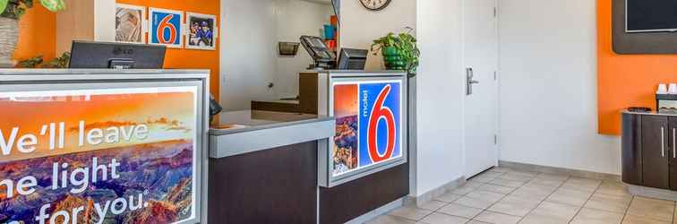 Lobby Motel 6 Phoenix, AZ - West