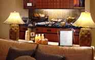 Restoran 7 Larkspur Landing Folsom - An All-Suite Hotel