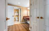 In-room Bathroom 7 Omni Interlocken Hotel