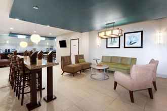 Lobby 4 La Quinta Inn & Suites by Wyndham Henderson-Northeast Denver