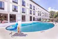 สระว่ายน้ำ La Quinta Inn & Suites by Wyndham-Albany GA
