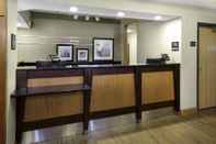 Lobi Hampton Inn Portage