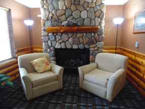 Lobi 4 American Inn and Suites Houghton Lake