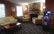 Lobi 5 American Inn and Suites Houghton Lake