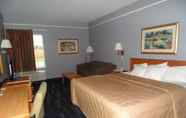 Bedroom 7 American Inn and Suites Houghton Lake