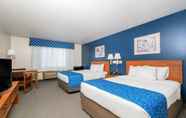 Bedroom 7 Travelodge & Suites by Wyndham Fargo/Moorhead