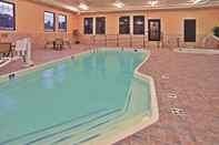 Swimming Pool La Quinta Inn & Suites Summersville / New River National Park