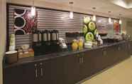 ร้านอาหาร 2 La Quinta Inn & Suites Summersville / New River National Park