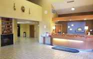 Lobby 7 Days Inn by Wyndham Tulsa Central