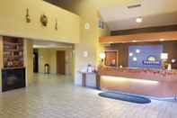 Lobby Days Inn by Wyndham Tulsa Central