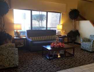 Lobby 2 Days Inn by Wyndham Tulsa Central