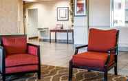 Lobi 4 Quality Inn & Suites near St. Louis and I-255