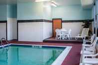 Kolam Renang Quality Inn & Suites near St. Louis and I-255