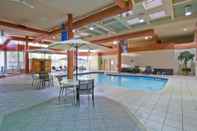 Swimming Pool Best Western St. Catharines Hotel & Conference Centre