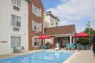 Swimming Pool TownePlace Suites by Marriott Indianapolis Park 100