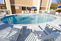 Kolam Renang Best Western Plus Lexington Inn