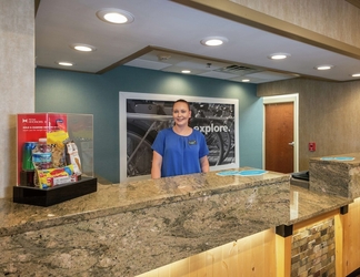 Lobby 2 Hampton Inn Wilkesboro