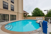 Swimming Pool Hampton Inn Wilkesboro