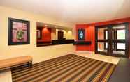 Lobi 4 Red Roof Inn Southfield