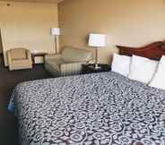 Bedroom 7 Days Inn & Suites by Wyndham of Morris